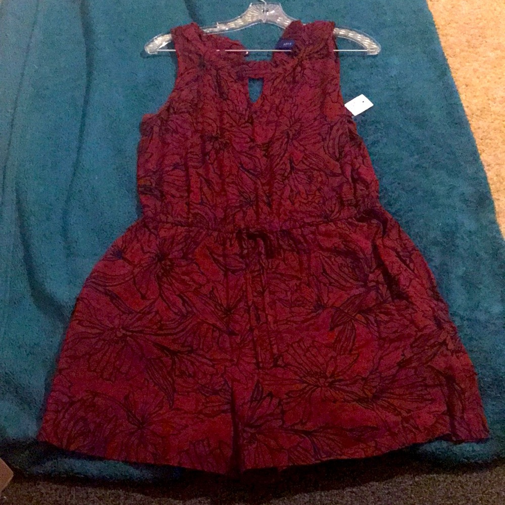 Apt. 9 Romper Size Medium